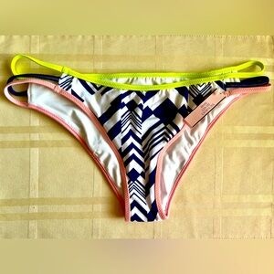 Victoria's Secret Geometric Print navy/white cheeky bikini bottom - Sz M - NWT